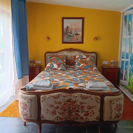 Chez Vladimir Hotel Criquebeuf-en-Caux Bagian luar foto